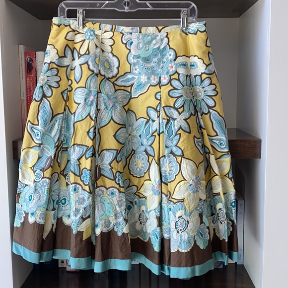 Women’s skirt - Picture 3 of 3